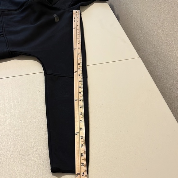 𝅺THE North Face black zip up top, size SP, in good condition - Picture 7 of 7